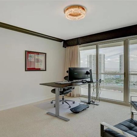 Stunning Four Bedroom Fully Professionally Remodeled Apartment Las Vegas Exterior foto