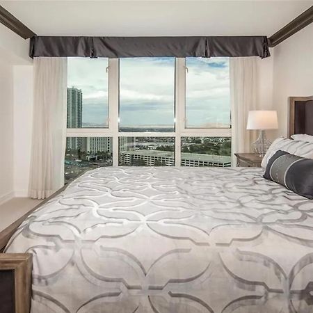 Stunning Four Bedroom Fully Professionally Remodeled Apartment Las Vegas Exterior foto